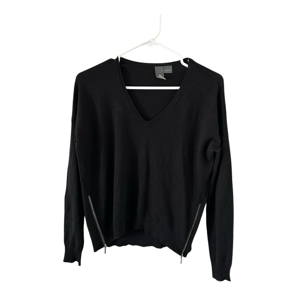 Quinn Black V-Neck Sweater‎ with Zipper Details Size Small